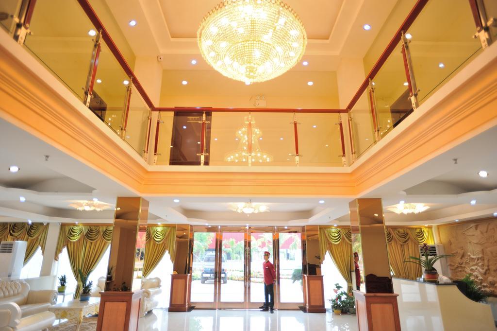 Jian Guo Grand Hotel Ban Si Khay 外观 照片